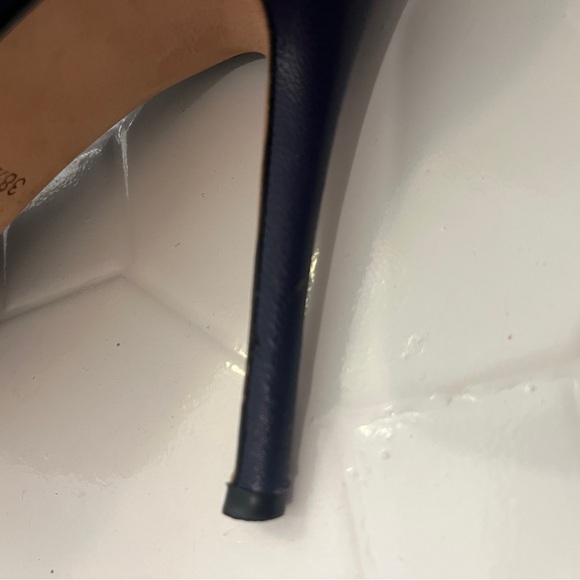SJP Sarah Jessica Parker Blythe Navy Heel 38 1/2 (38.5) size 8 - Picture 9 of 15